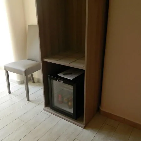 לינה וארוחת בוקר Tropeacentro 4*